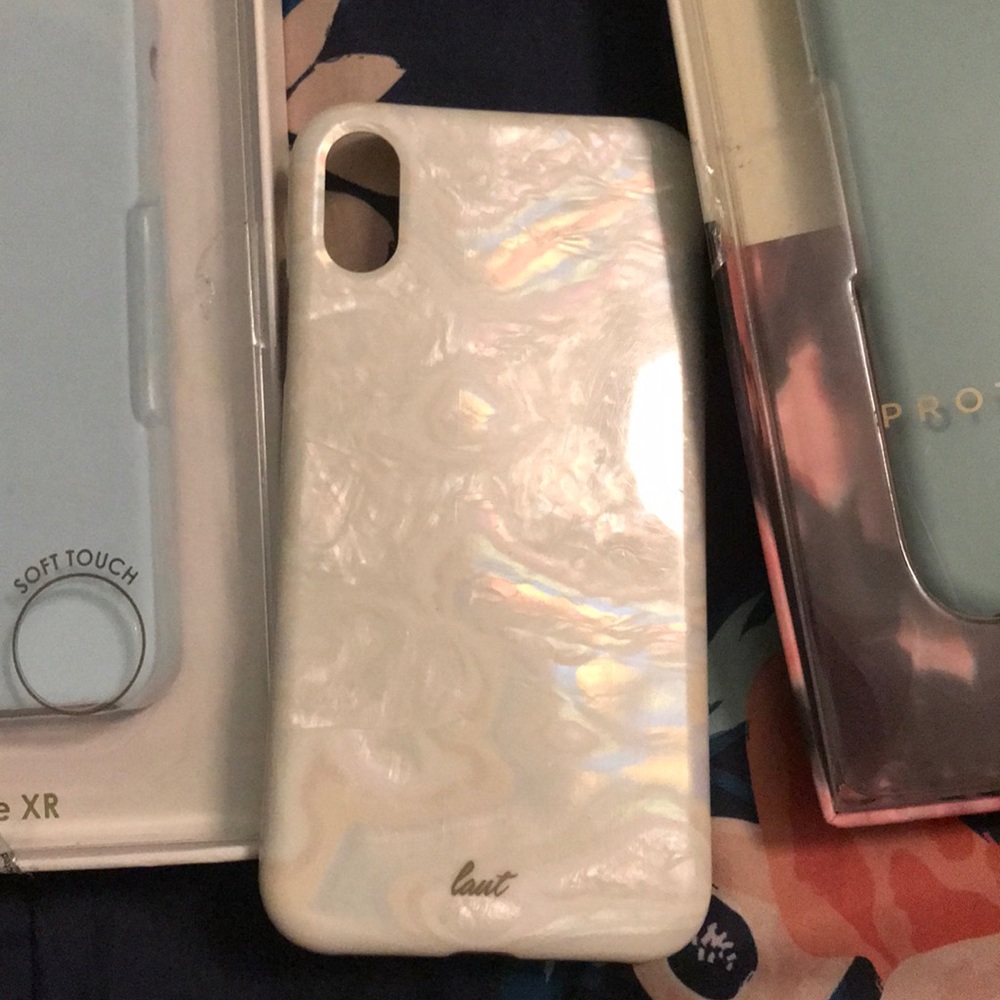 iPhone XR cases - Picture 3 of 5